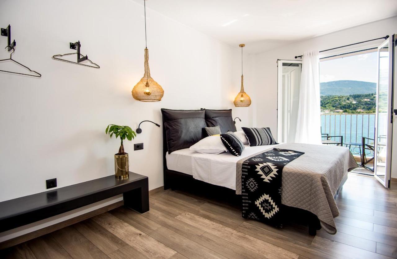A & B Minimal Suite Ιι With Sea View In Argostoli Extérieur photo