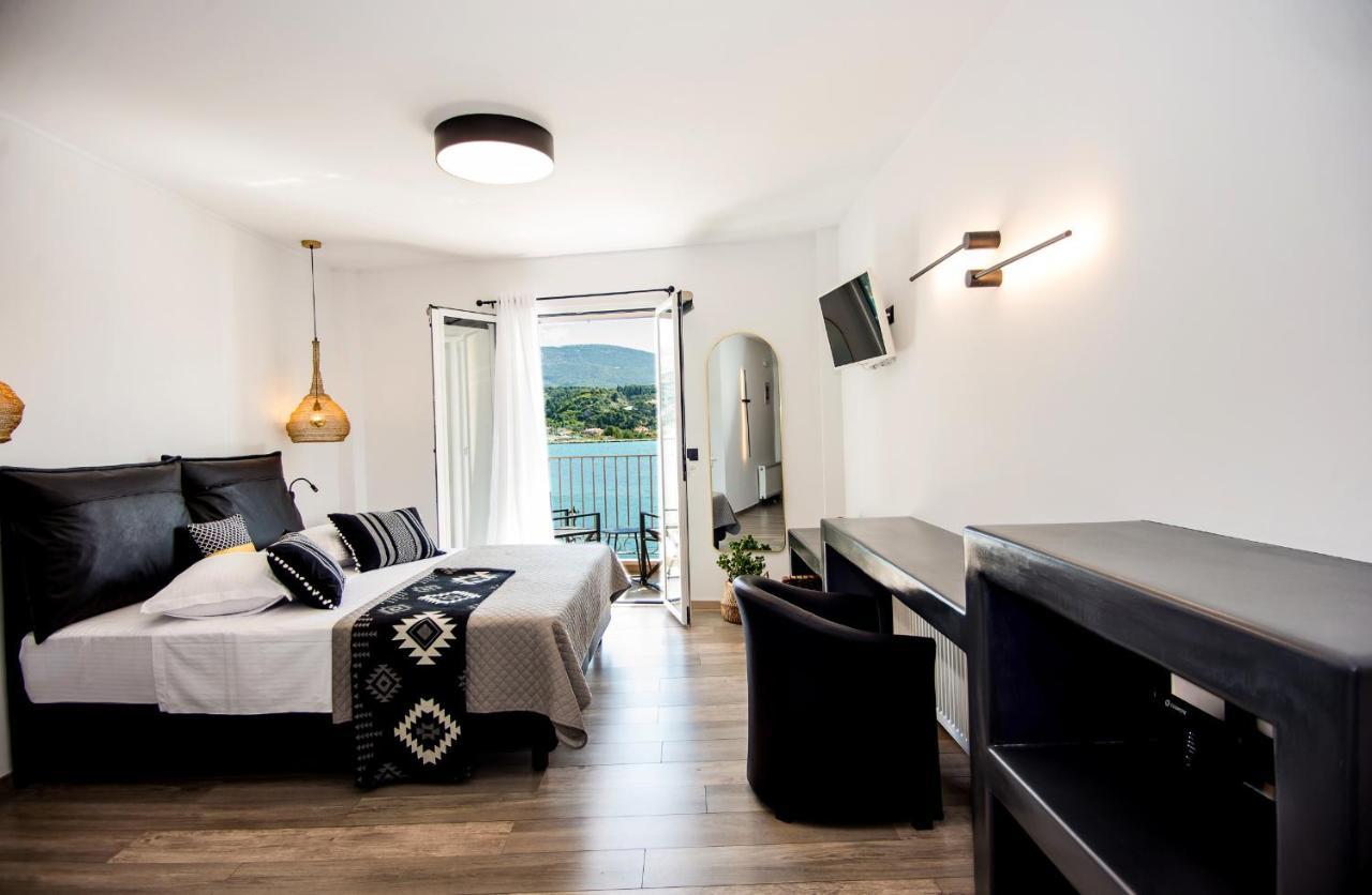 A & B Minimal Suite Ιι With Sea View In Argostoli Extérieur photo
